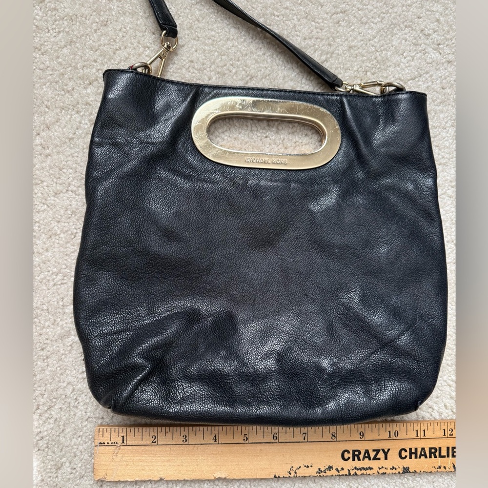 Michael Kors Berkeley Black Leather Shoulder Bag - Picture 4 of 10